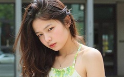 孟非在高尔夫场做婚礼主婚人